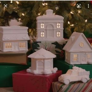 2021 Hallmark Christmas Village Musical with Lights & Sound NIB